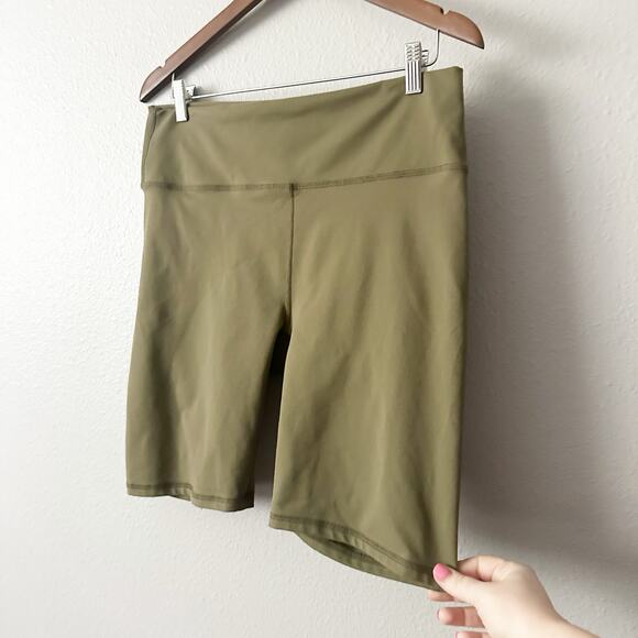 Fabletics Green Olive Powerhold Workout Exercise Bike Shorts Women’s Size XXL - Picture 3 of 10